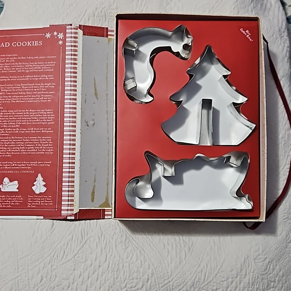 Vintage 2006 Williams Sonoma 8 pc cookie cutters Holiday Storybook Cutter Set
